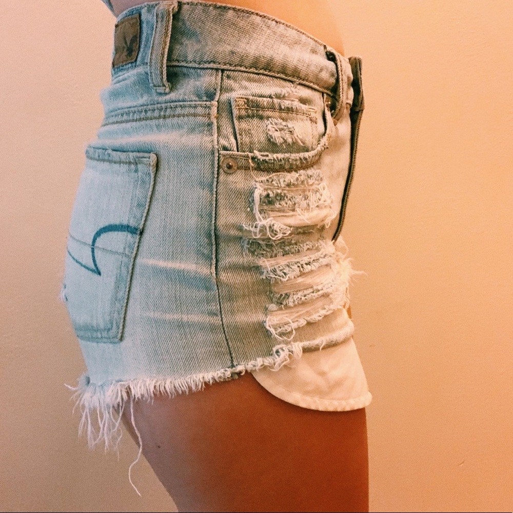 LIGHT-WASH HIGH-RISE JEAN SHORTS
